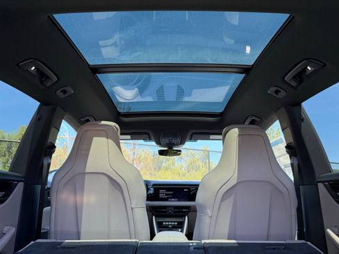 Used 2025 Porsche Macan Electric image 35