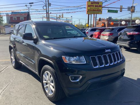 Used 2014 Jeep Grand Cherokee Laredo w/ 18" Wheel & 8.4" Radio Group AWD/4WD image 1
