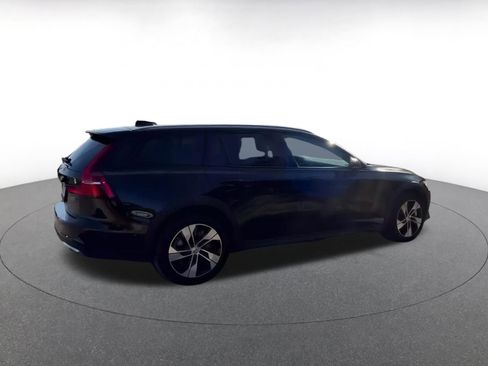 Used 2025 Volvo V60 B5 Cross Country Plus image 12