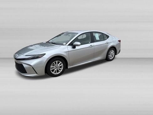Used 2026 Toyota Camry LE FWD image 11