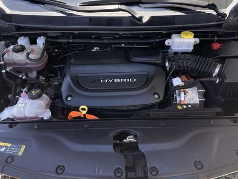 Used 2023 Chrysler Pacifica Touring-L FWD image 25