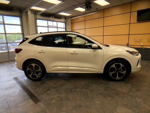 Used 2023 Ford Escape ST-Line Select w/ Tech Pack #2 AWD/4WD image 8