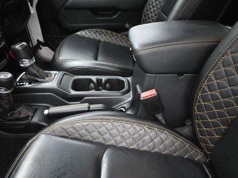 Used 2023 Jeep Gladiator Overland image 18