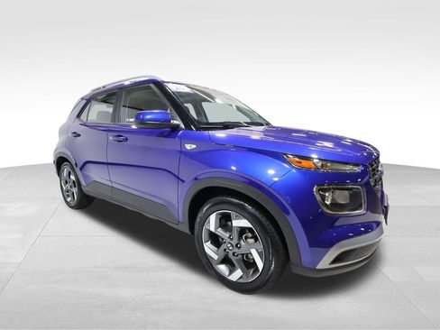 Used 2025 Hyundai Venue SEL image 6