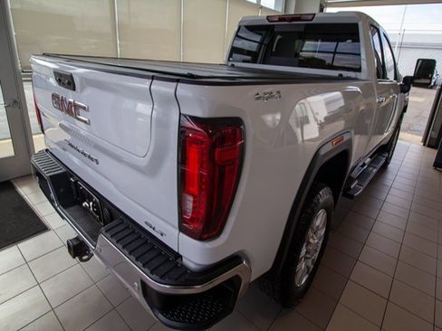 Used 2022 GMC Sierra 2500 SLT w/ SLT Preferred Package image 9