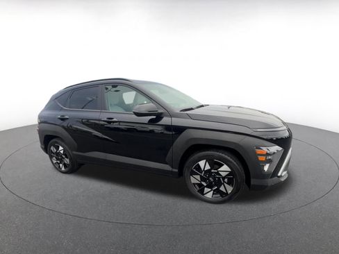 Used 2025 Hyundai Kona SEL image 2