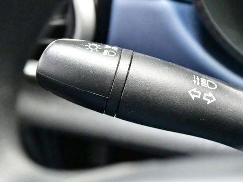 Used 2025 Nissan Versa SV image 19