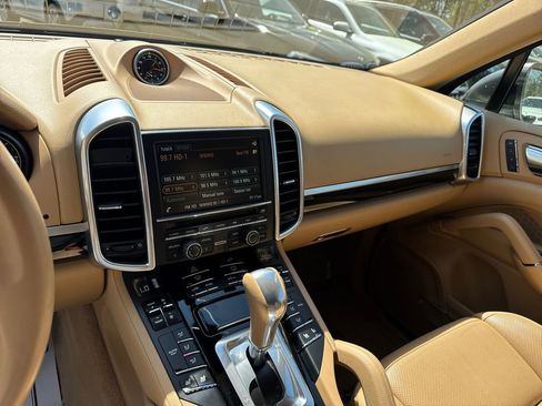 Used 2016 Porsche Cayenne S image 30
