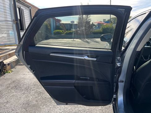 Used 2020 Ford Fusion Titanium image 23