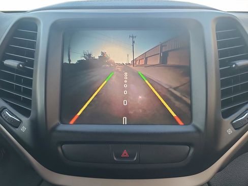Used 2016 Jeep Cherokee Limited FWD image 15