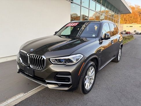 Certified 2023 BMW X5 xDrive45e w/ Executive Package image 3