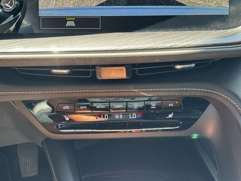 Certified 2022 Buick Envision Preferred FWD image 22