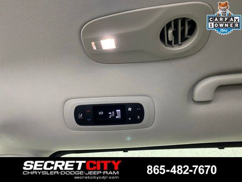 Used 2017 Chrysler Pacifica Touring-L Plus w/ Tire & Wheel Group FWD image 28