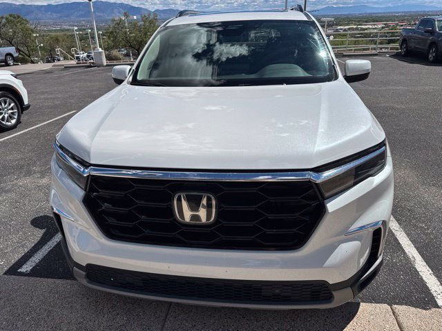Certified 2024 Honda Pilot Touring image 1