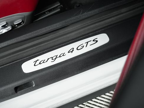 Used 2018 Porsche 911 Targa 4 GTS image 73