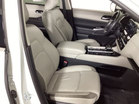 Used 2022 Nissan Pathfinder SL AWD/4WD image 39