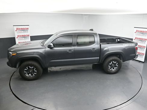 Used 2022 Toyota Tacoma TRD Off-Road AWD/4WD image 27