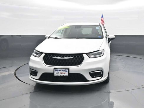 Used 2023 Chrysler Pacifica Touring-L FWD image 3
