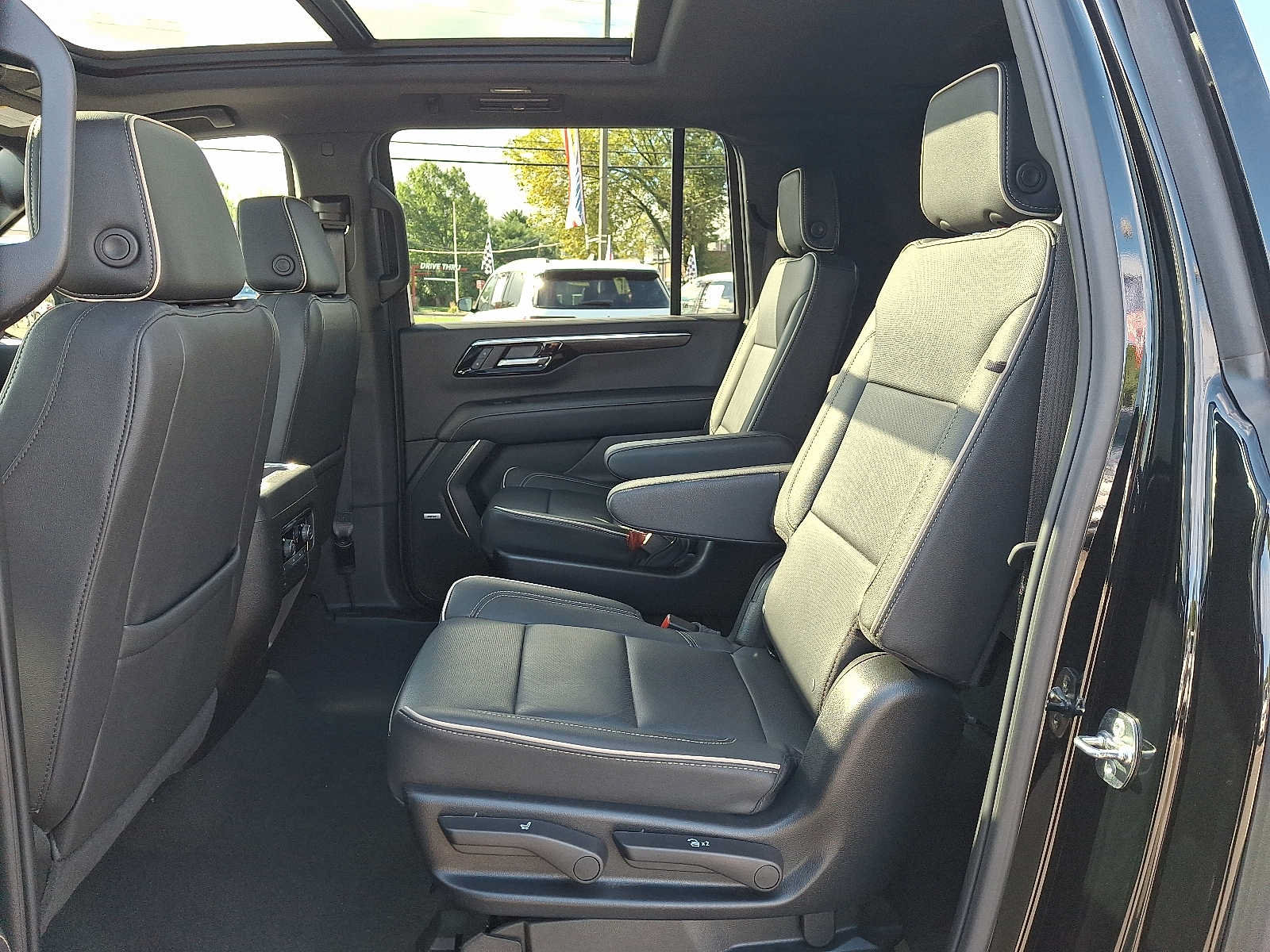 Certified 2025 Chevrolet Suburban Premier w/ Sun And Tow Package AWD/4WD image 10