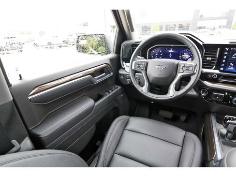 Used 2026 Chevrolet Silverado 1500 LT Trail Boss w/ Convenience Package II AWD/4WD image 6