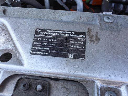 Used 2024 BMW iX xDrive50 w/ Premium Package AWD/4WD image 27