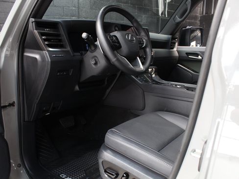 Used 2024 Lexus GX 550 AWD/4WD image 26