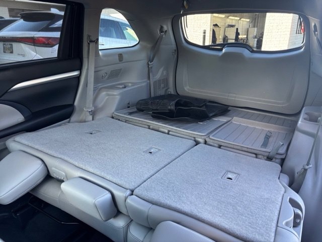 Used 2019 Toyota Highlander XLE AWD/4WD image 26