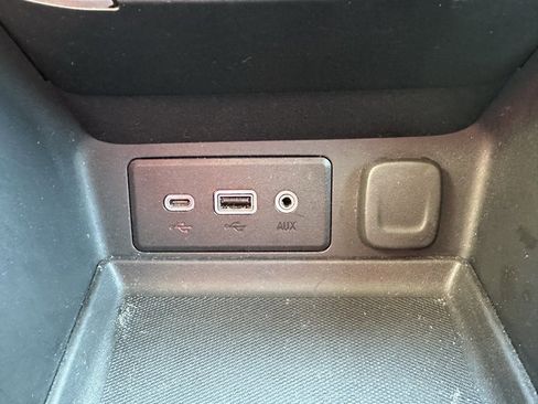 Used 2024 GMC Terrain SLE image 30