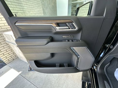 Used 2024 Chevrolet Silverado 1500 High Country w/ High Country Premium Package AWD/4WD image 23