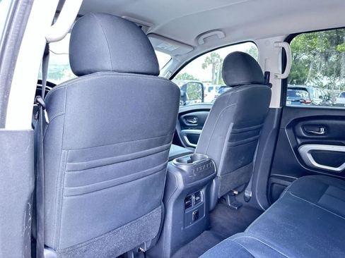 Used 2018 Nissan Titan SV w/ SV Convenience Package AWD/4WD image 14
