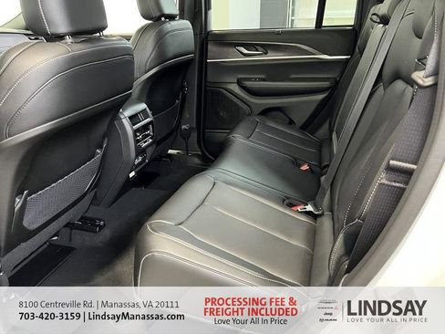 New 2025 Jeep Grand Cherokee Limited w/ Luxury Tech Group II image 16