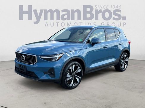 Used 2023 Volvo XC40 B5 Plus w/ Driver Assist Package image 7