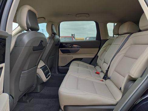 Used 2025 Lincoln Nautilus Premier AWD/4WD image 13