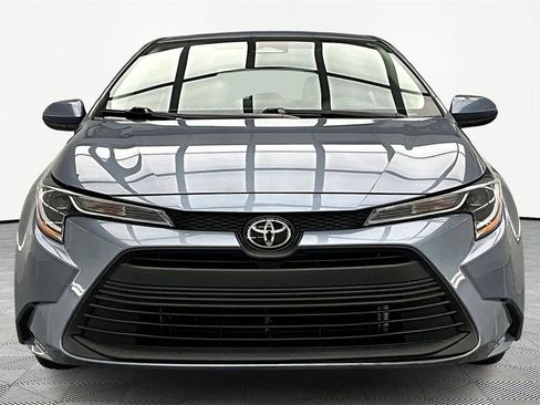 Used 2025 Toyota Corolla LE image 3