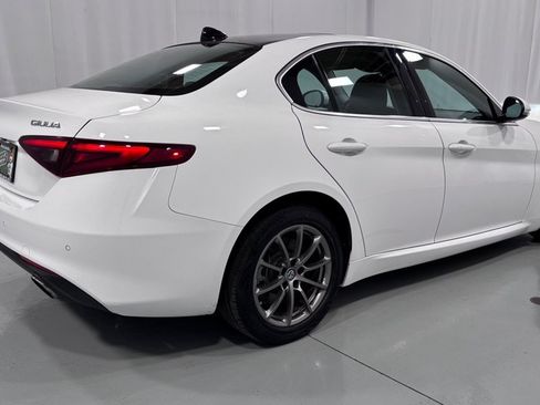 Used 2019 Alfa Romeo Giulia AWD image 5