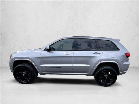 Used 2021 Jeep Grand Cherokee Laredo X AWD/4WD image 6