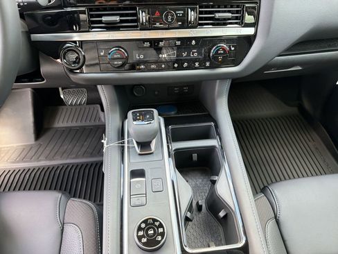 New 2026 Nissan Pathfinder SL AWD/4WD image 18