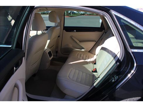 Used 2014 Volkswagen Passat TDI SEL Premium image 12