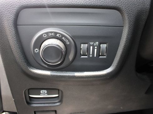 Used 2024 Jeep Grand Cherokee L Altitude AWD/4WD image 28
