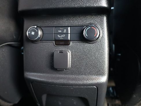 Used 2017 Ford Explorer XLT w/ Equipment Group 202A image 18