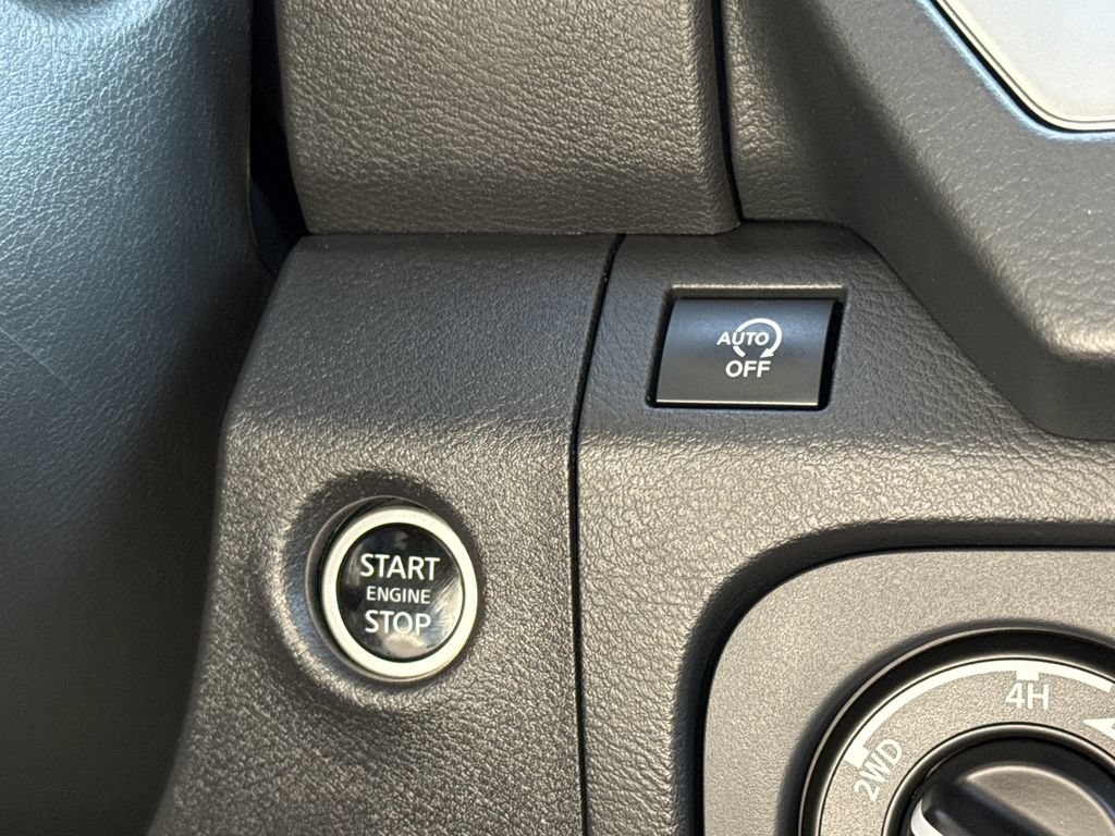 Used 2025 Nissan Frontier SV AWD/4WD image 26