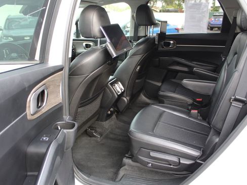 Used 2022 Kia Sorento EX w/ Panoramic Sunroof Package image 13