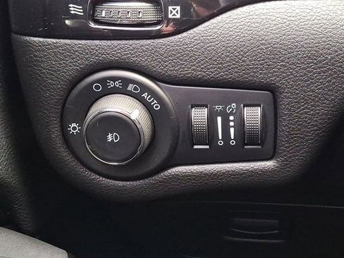 Certified 2021 Jeep Cherokee Latitude Plus image 30