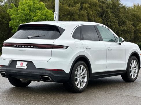 Used 2024 Porsche Cayenne image 4