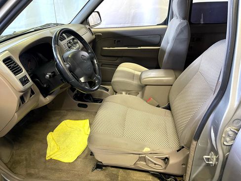 Used 2001 Nissan Frontier SE image 22