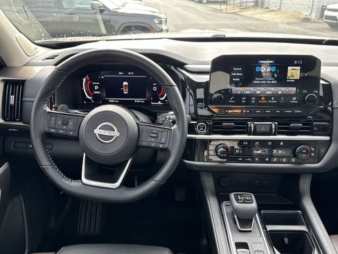 Used 2023 Nissan Pathfinder Platinum image 30