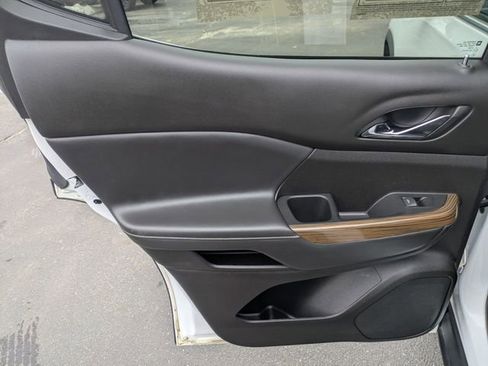 Used 2023 GMC Acadia SLE w/ Driver Convenience Package image 26