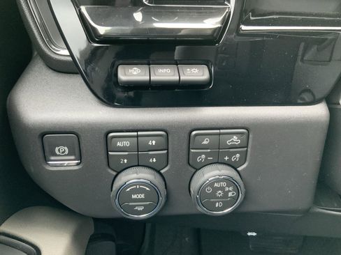 New 2026 Chevrolet Silverado 1500 ZR2 image 39