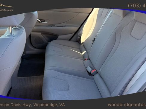 Used 2022 Hyundai Elantra SE w/ Cargo Package image 12