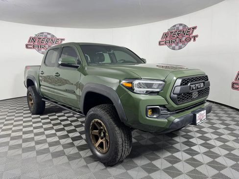 Used 2022 Toyota Tacoma TRD Off-Road w/ TRD Premium Off Road Package AWD/4WD image 9